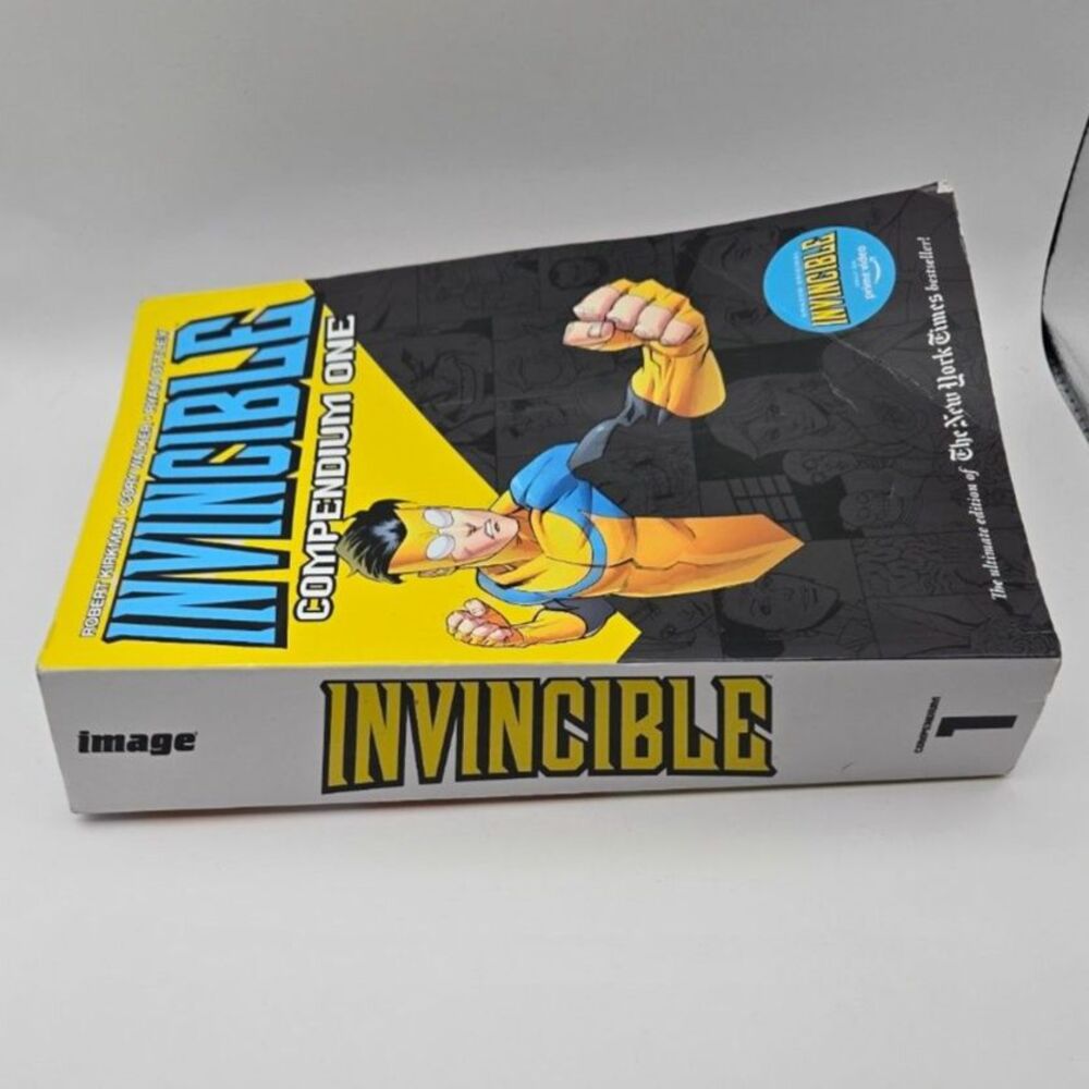 Invincible Compendium One by Robert Kirkman – Graphic Novel (Damaged) - Picture 6 of 13